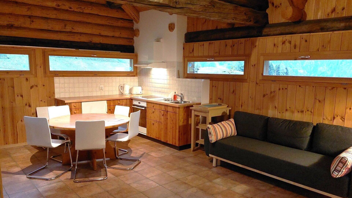 Blenio House | Stunning private villa for 5 guests with WIFI, patio, pets allowed and panoramic view