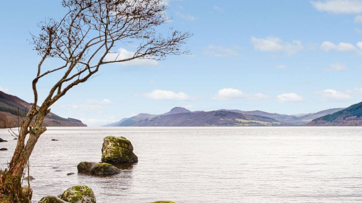 Invermoriston House | Stunning private villa for 4 guests with WIFI, TV and patio