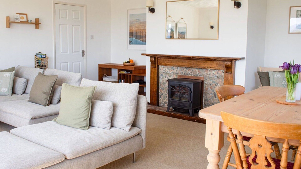 Portree House | Stunning private villa for 4 people with WIFI, TV and patio