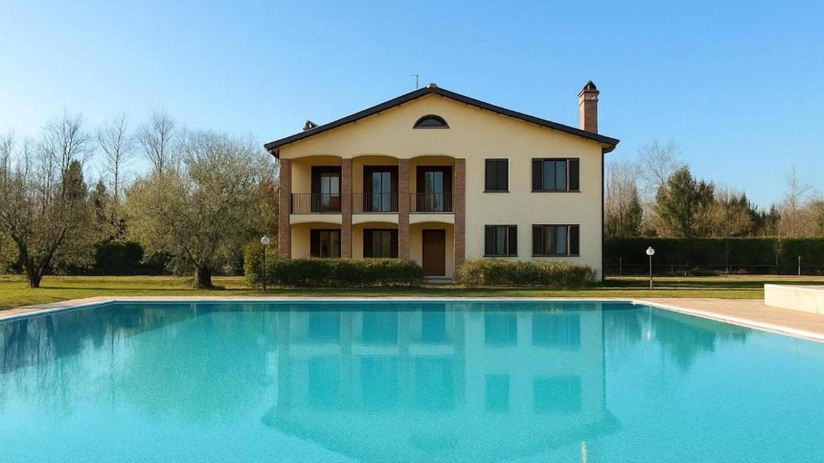 Lamporecchio Villa | Stunning private villa with hot tub, WIFI, private pool, TV, terrace and panoramic view
