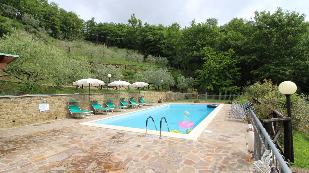 Loro Ciuffenna Villa | Stunning private villa for 10 people with private pool, WIFI, TV and pets allowed, close to Arezzo
