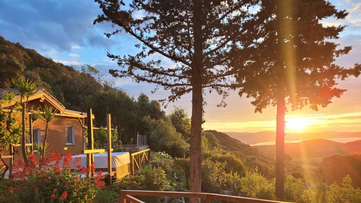 Monte Argentario House | Stunning private villa for 6 guests with WIFI, hot tub, A/C, TV, patio, pets allowed and parking