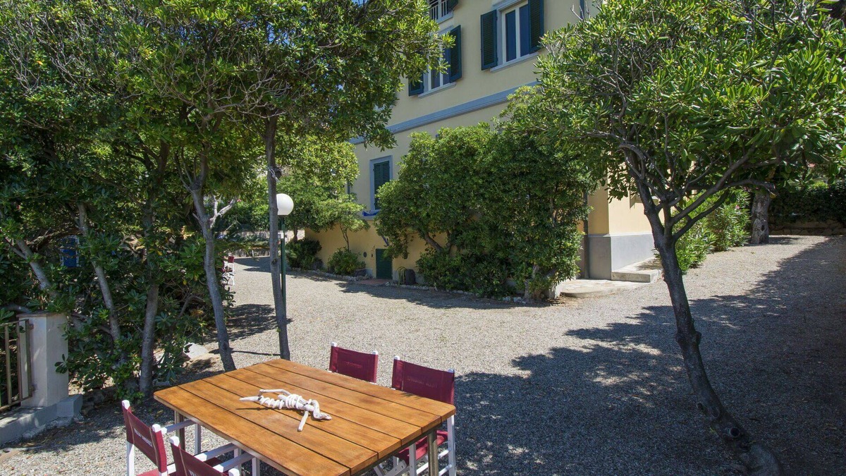 San Piero a Grado Villa | Stunning private villa for 9 people with WIFI, TV, patio and pets allowed