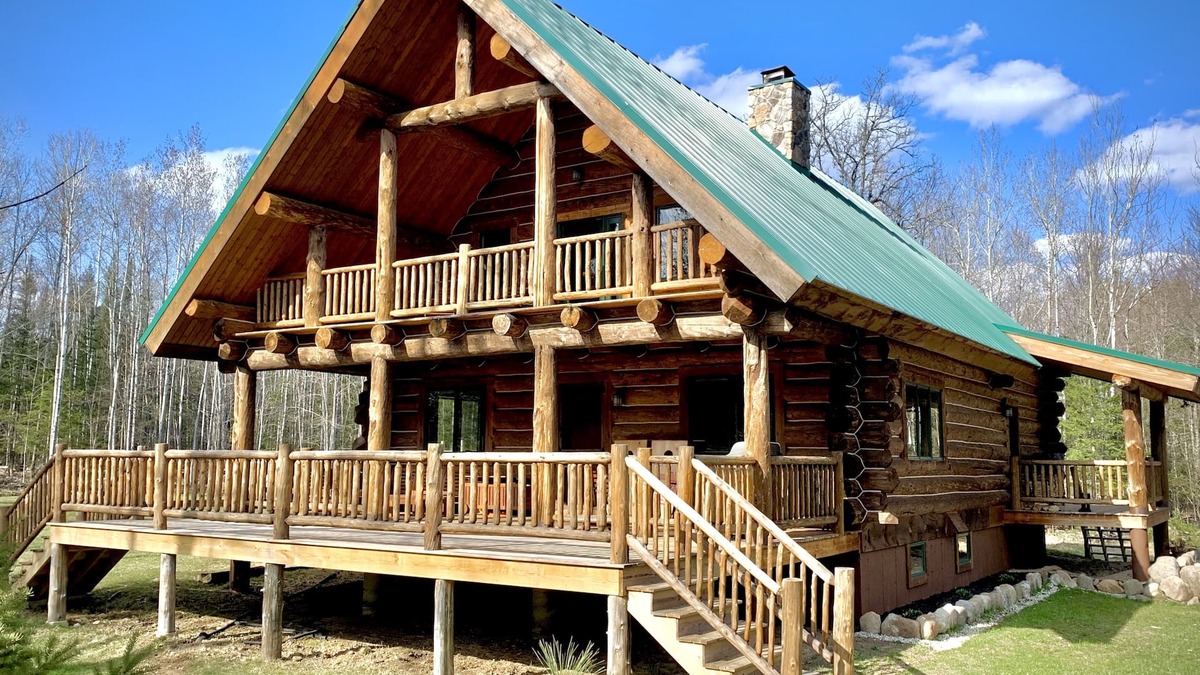North Pole House | Stunning Private Lodge, Sauna