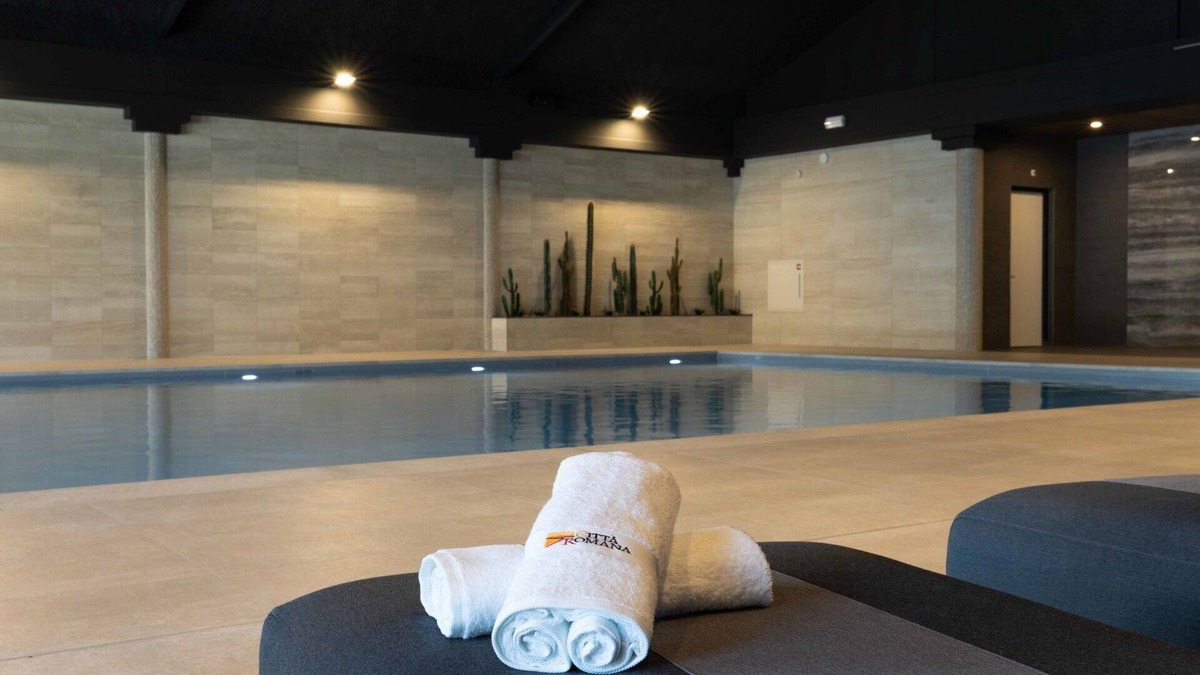 Municipality of Hellevoetsluis House | Stunning private villa for 10 guests with hot tub, WIFI, pool, TV and parking