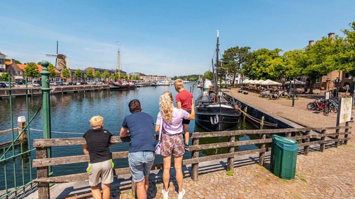 Municipality of Hellevoetsluis House | Stunning private villa for 6 guests with WIFI, TV and terrace