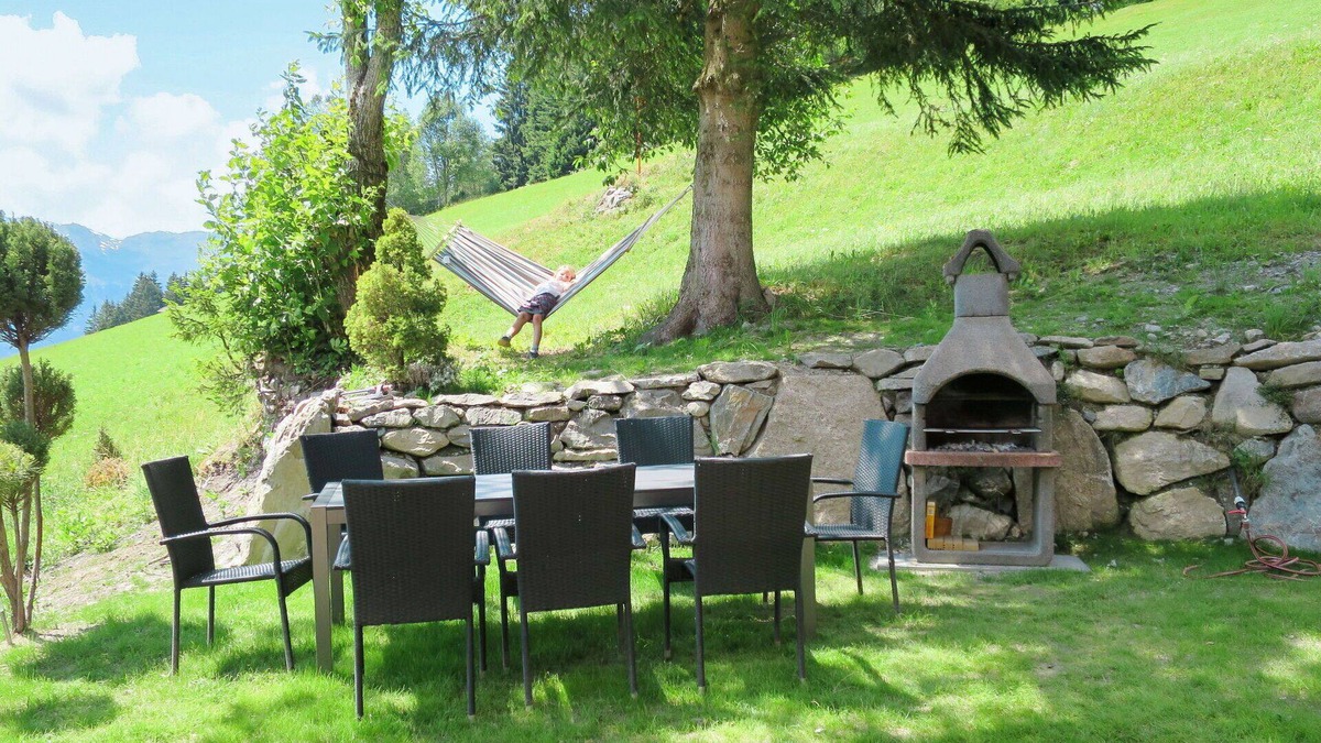 Stummerberg House | Stunning private villa for 10 people with WIFI, TV, patio and parking