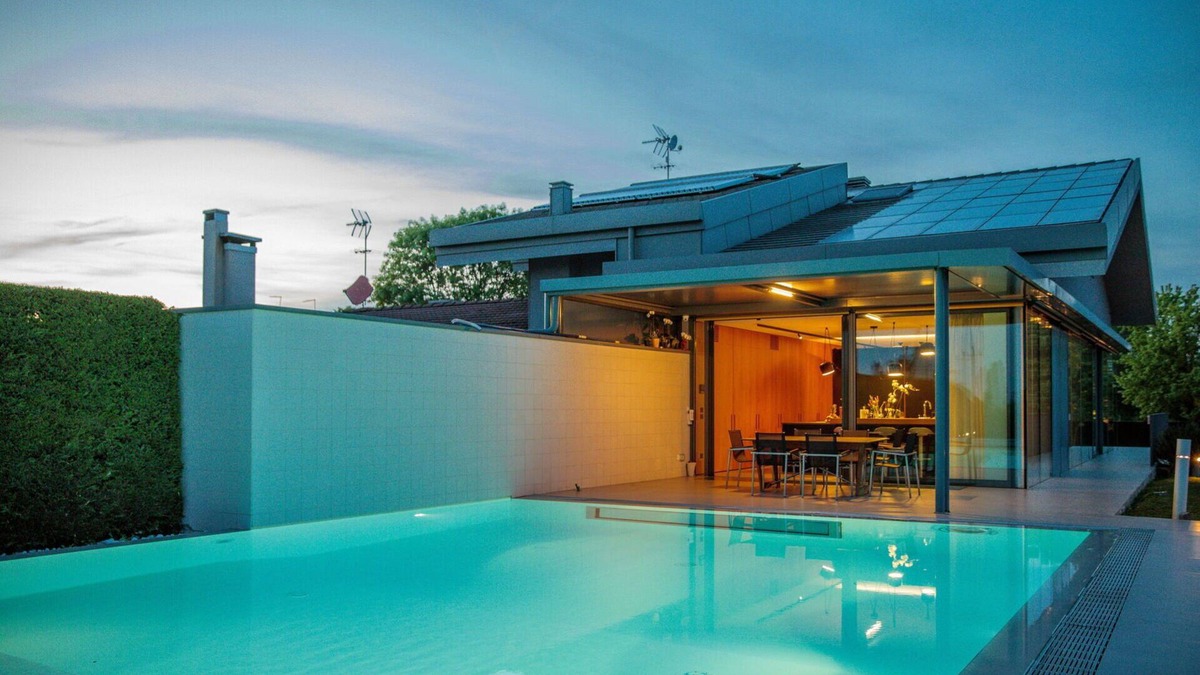 Arzergrande Villa | Stunning private villa with hot tub, A/C, private pool, WIFI, sauna, TV, patio and pets allowed