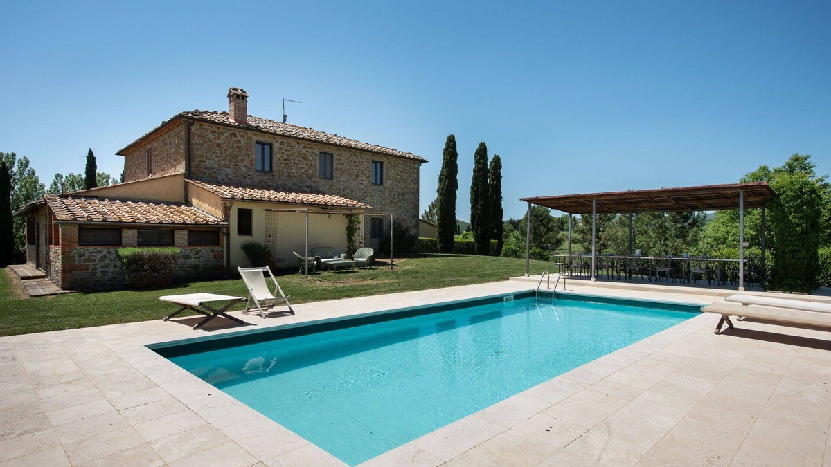 Bucine Villa | Stunning private villa for 24 people with A/C, private pool, WIFI, TV, patio and panoramic view