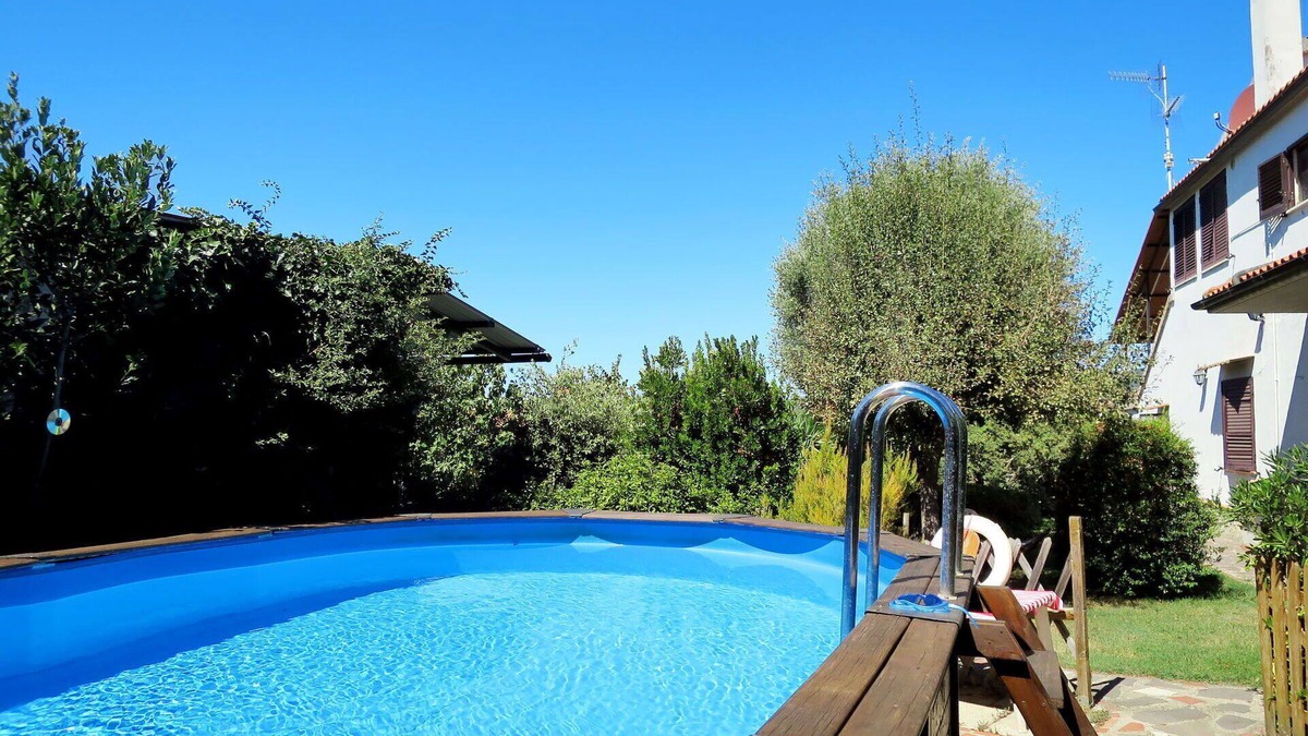 Roccastrada Villa | Stunning private villa for 6 people with pool, WIFI, TV, terrace and pets allowed