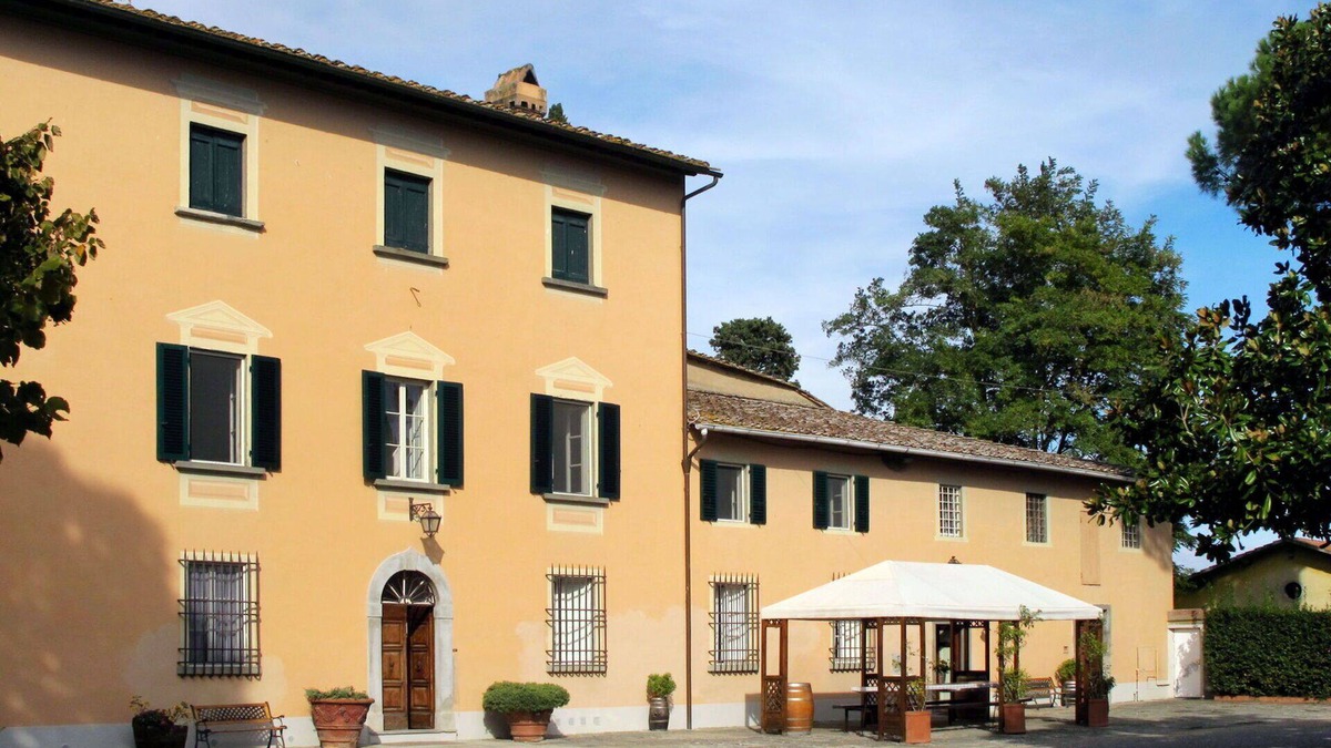 San Miniato Basso House | Stunning private villa for 20 people with private pool, WIFI, TV, patio and pets allowed