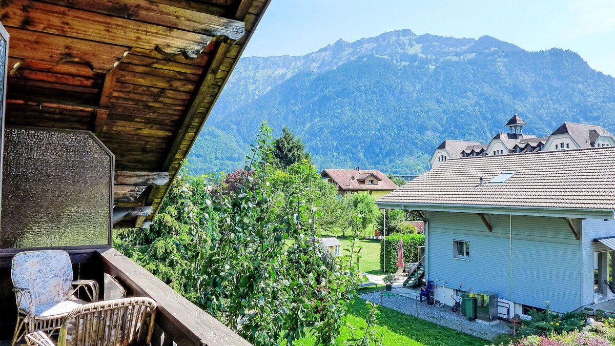 Interlaken House | Stunning private villa for 5 people with WIFI, TV, patio, pets allowed and panoramic view