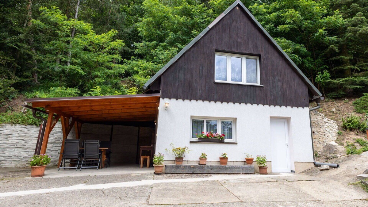 Vysoka House | Stunning private villa for 4 guests with WIFI, TV and patio