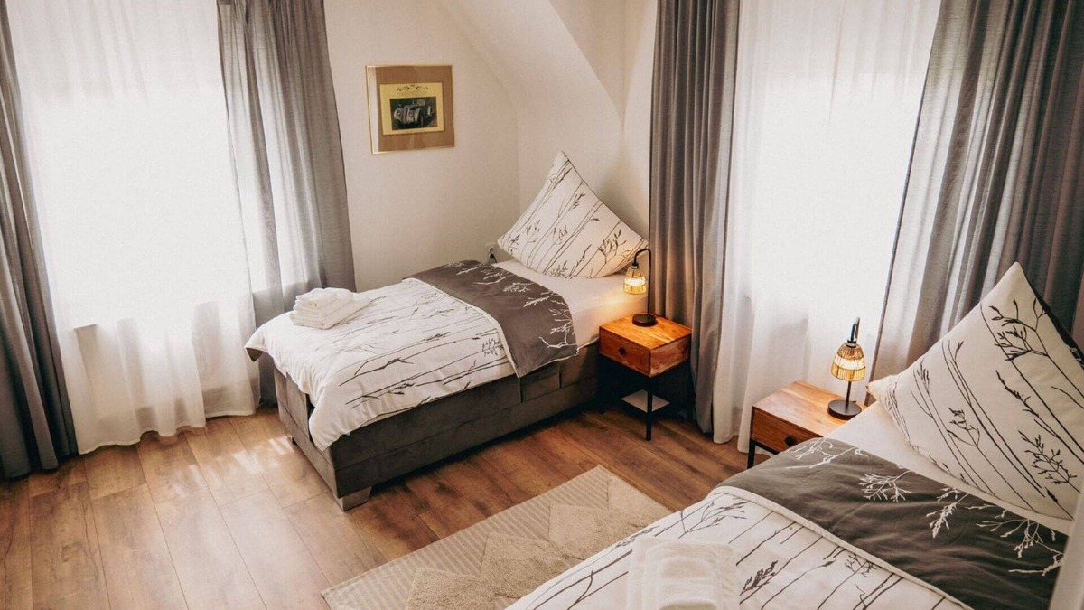 Hunerbach House | Stunning private villa for 6 guests with WIFI, TV and parking
