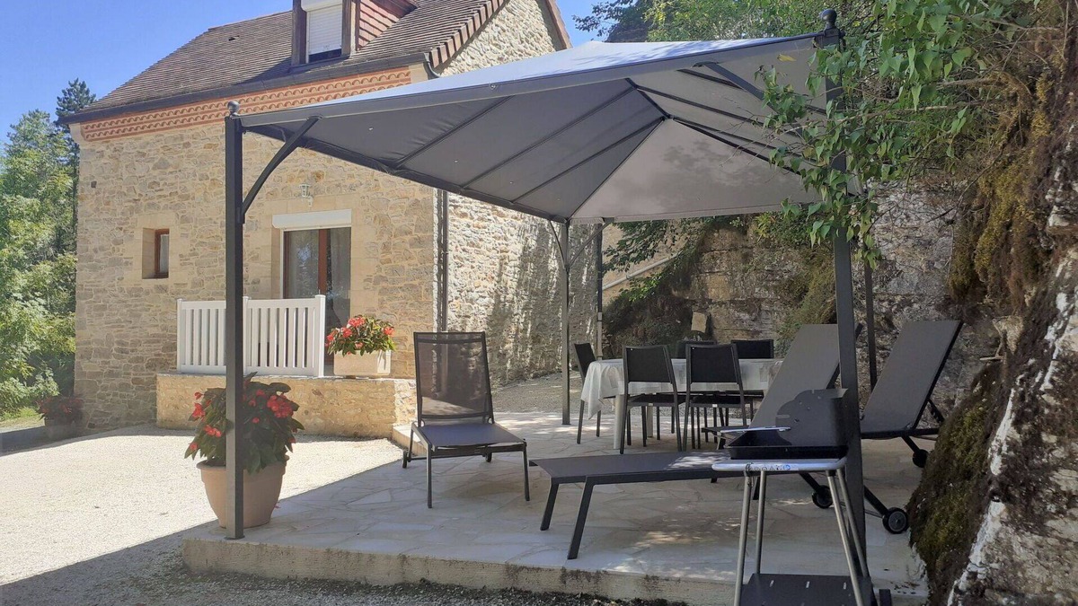 Degagnac House | Stunning private villa for 4 guests with WIFI, TV, terrace and parking