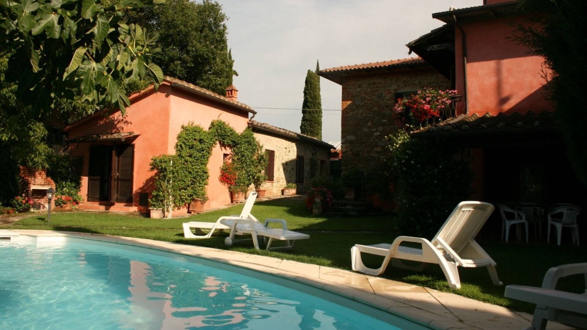 Lucignano Villa | Stunning private villa for 12 people with WIFI, private pool and TV
