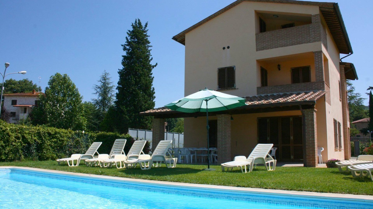 Lucignano Villa | Stunning private villa for 12 people with WIFI, private pool, TV and balcony