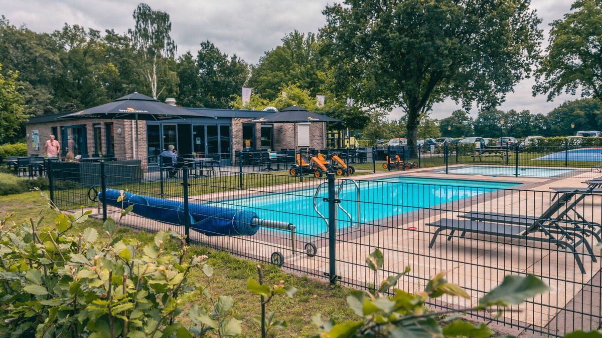 IJhorst House | Stunning private villa for 6 guests with WIFI, pool, TV, terrace and parking