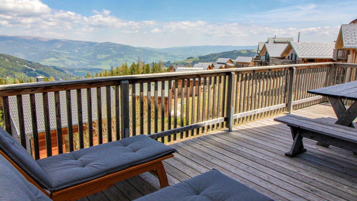Wolfsberg House | Stunning private villa for 8 people with hot tub, WIFI, TV, terrace, pets allowed and panoramic .