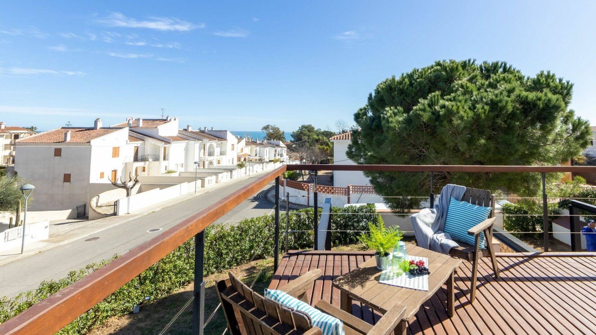 L'Ampolla House | Stunning private villa for 10 guests with A/C, WIFI, private pool, TV, patio and pets allowed