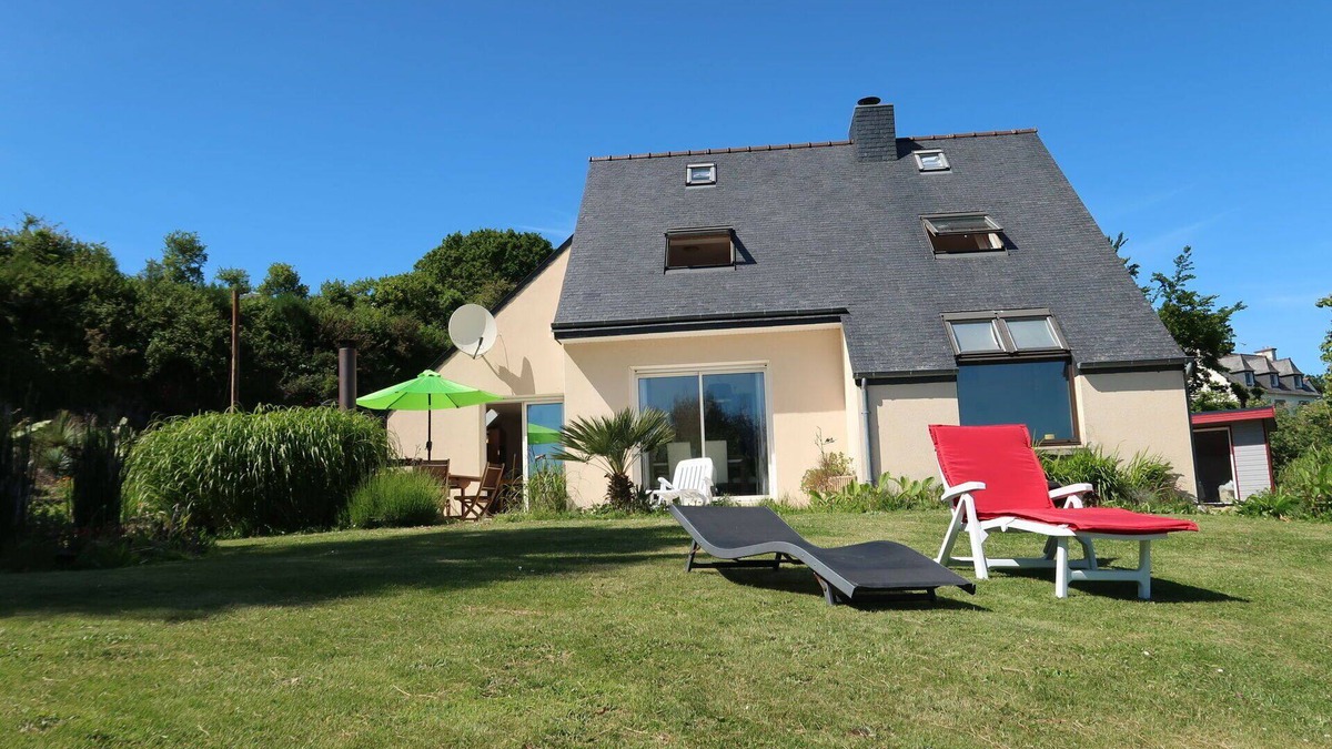 Saint-Michel-en-Greve House | Stunning private villa for 8 guests with WIFI, TV, terrace and pets allowed