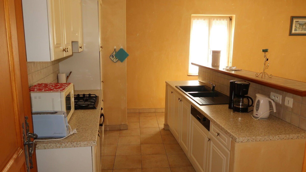 Grillon House | Stunning private villa for 4 guests with TV, patio and pets allowed