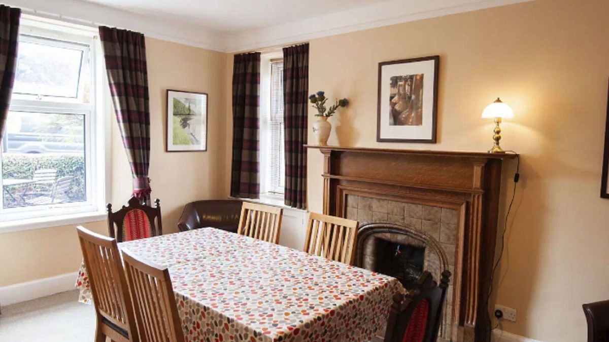 Drumnadrochit House | Stunning private villa for 6 guests with WIFI, TV and patio