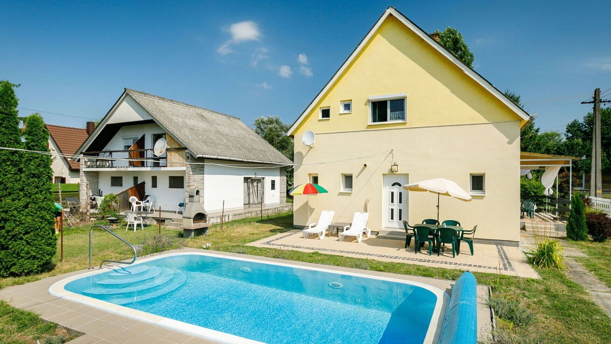 Balatonmariafurdo House | Stunning private villa for 8 people with WIFI, private pool, TV and terrace
