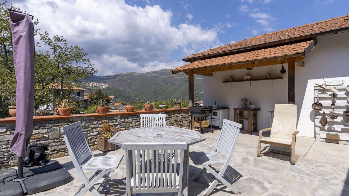Ville San Sebastiano Villa | Stunning private villa for 6 people with WIFI, patio, pets allowed and panoramic view