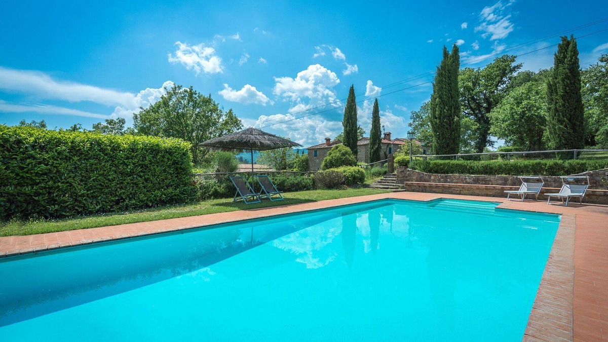 Bucine Villa | Stunning private villa for 20 people with WIFI, private pool, patio, pets allowed and panoramic .