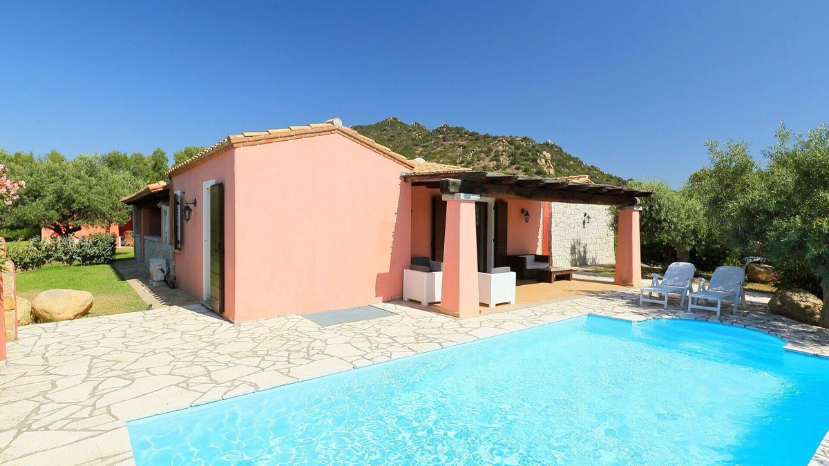 Sant'Elmo House | Stunning private villa for 8 guests with private pool, WIFI, TV, terrace, pets allowed and parking