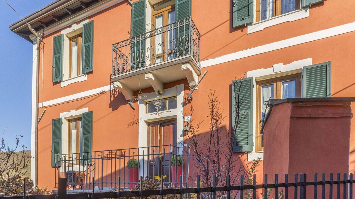 Pieve San Paolo Villa | Stunning private villa for 6 people with WIFI, hot tub, TV, balcony and panoramic view