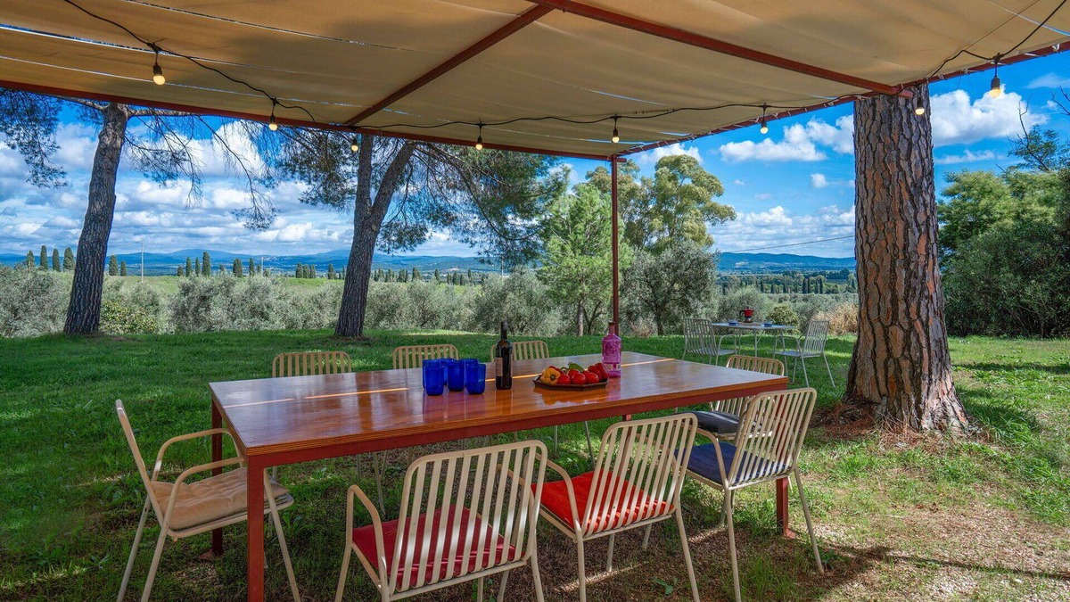 Follonica House | Stunning private villa for 11 guests with WIFI, A/C, TV and patio
