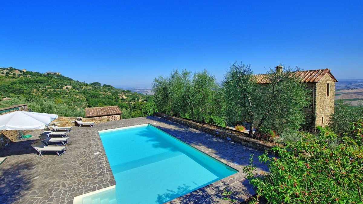 Montalcino Villa | Stunning private villa for 8 people with WIFI, private pool, patio and panoramic view