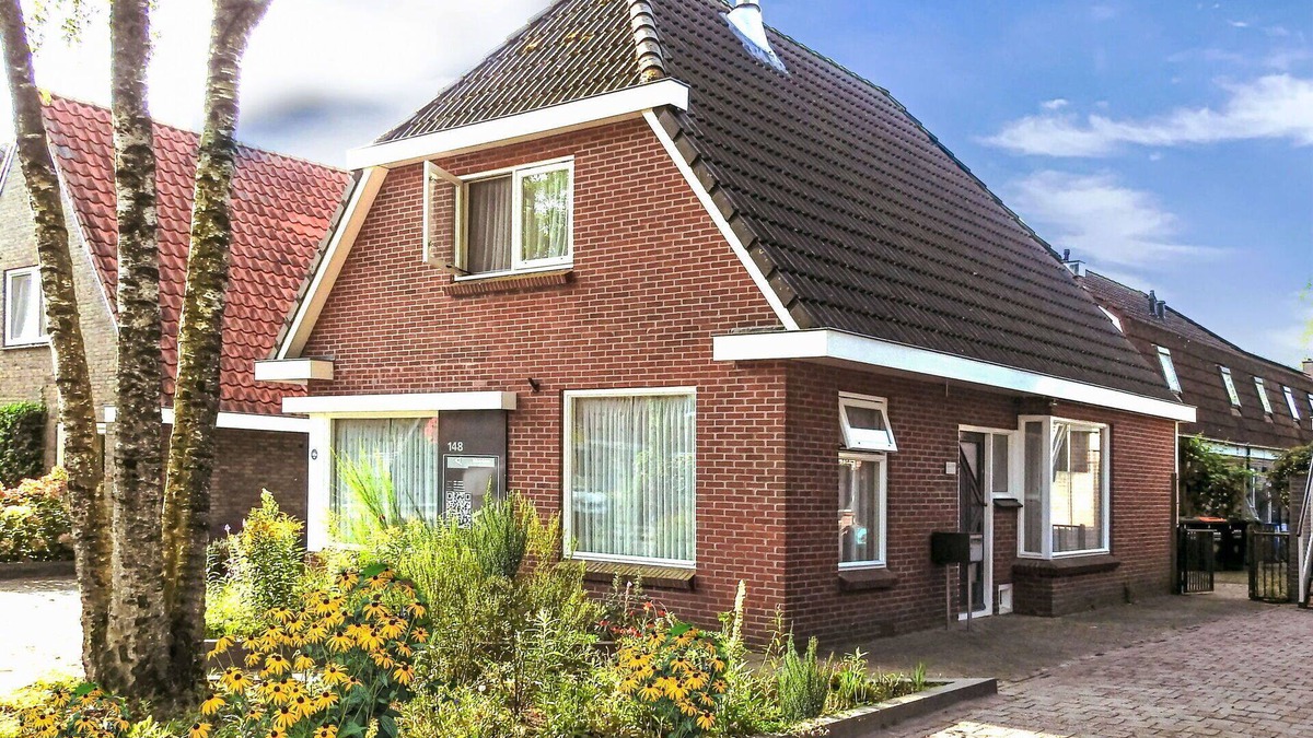 Elim House | Stunning private villa for 4 guests with WIFI, TV, terrace, pets allowed and parking