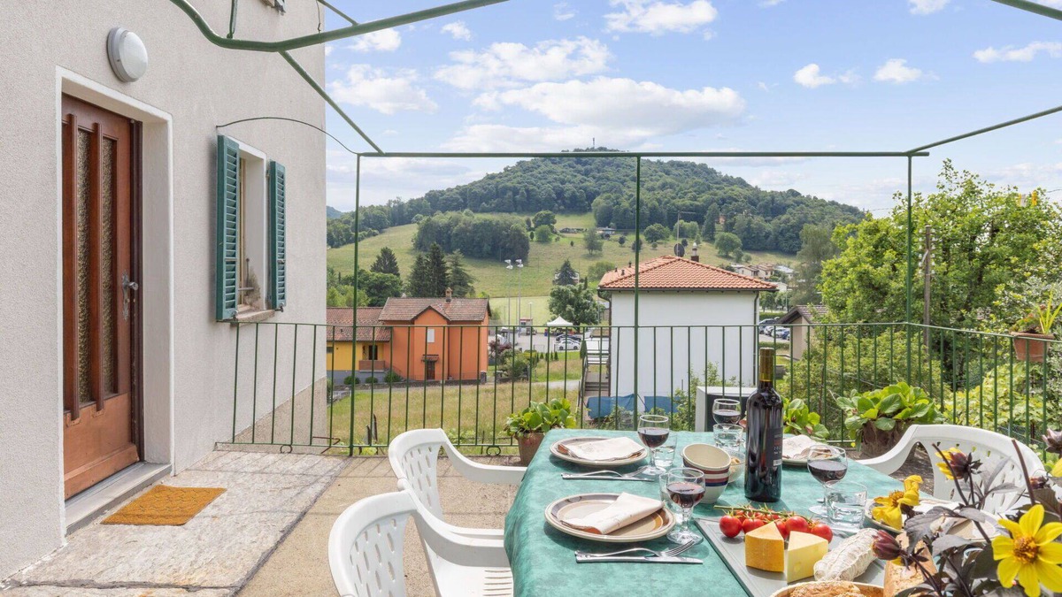 Novaggio House | Stunning private villa for 6 guests with TV and patio