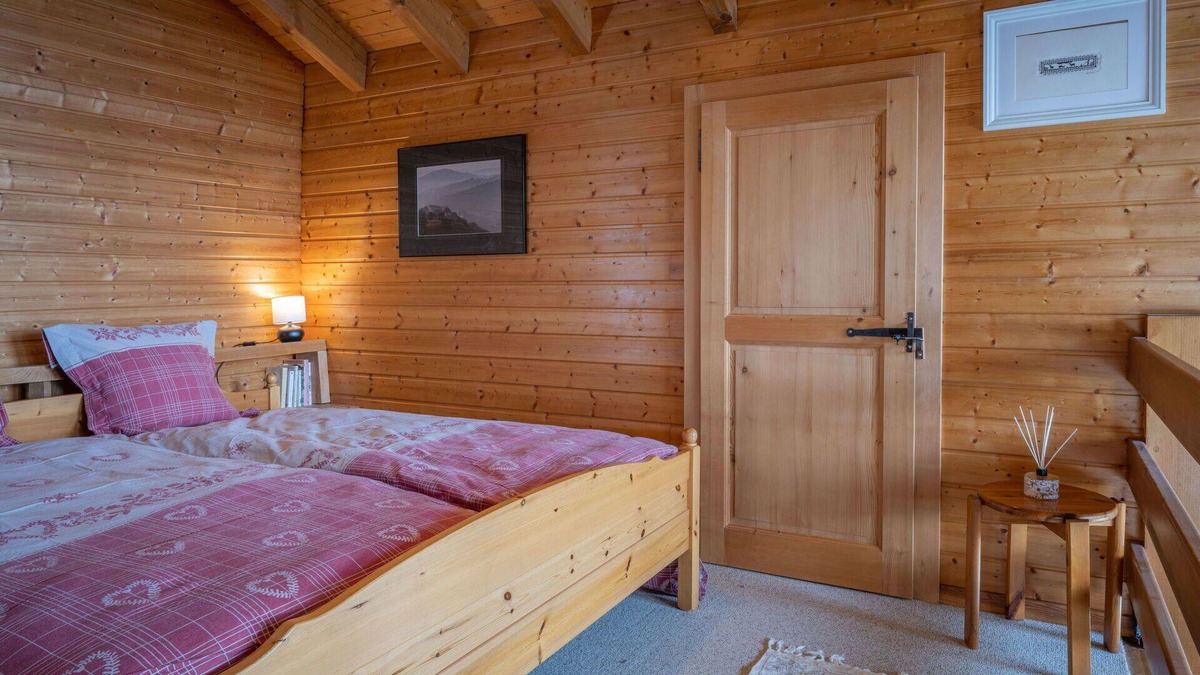 Chamoson House | Stunning private villa for 6 guests with WIFI, TV and terrace