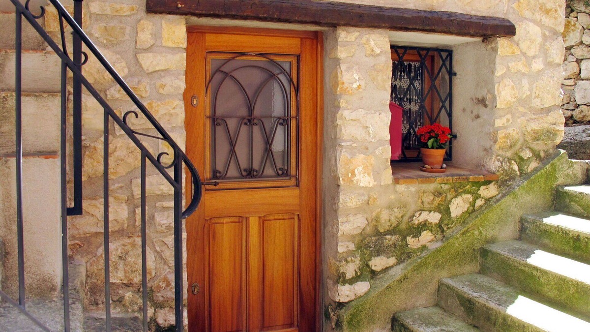 Bendejun House | Stunning private villa for 5 people with WIFI, TV, patio and pets allowed
