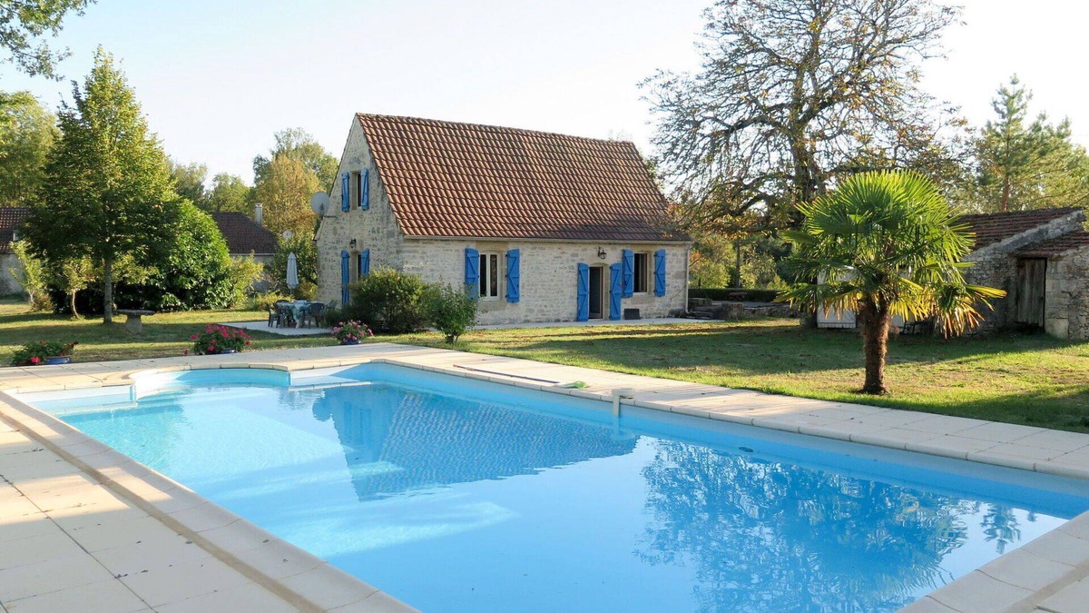 Pontcirq Villa | Stunning private villa for 6 people with private pool, WIFI, TV, terrace and pets allowed