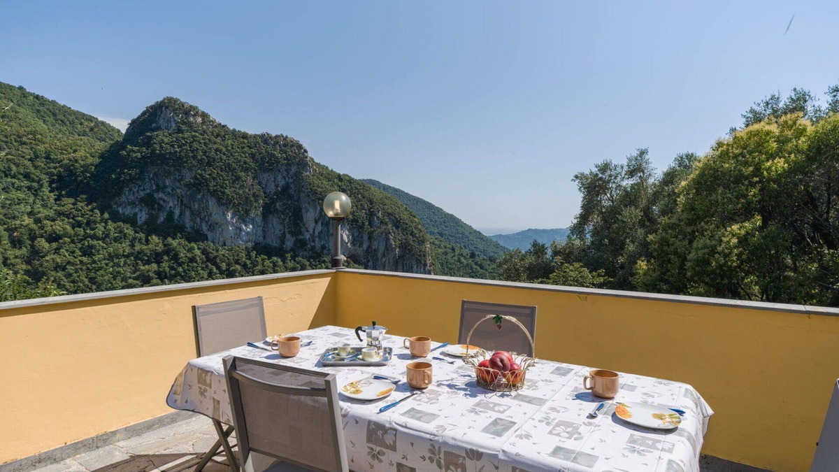 Camaiore House | Stunning private villa for 4 people with TV, patio and panoramic view