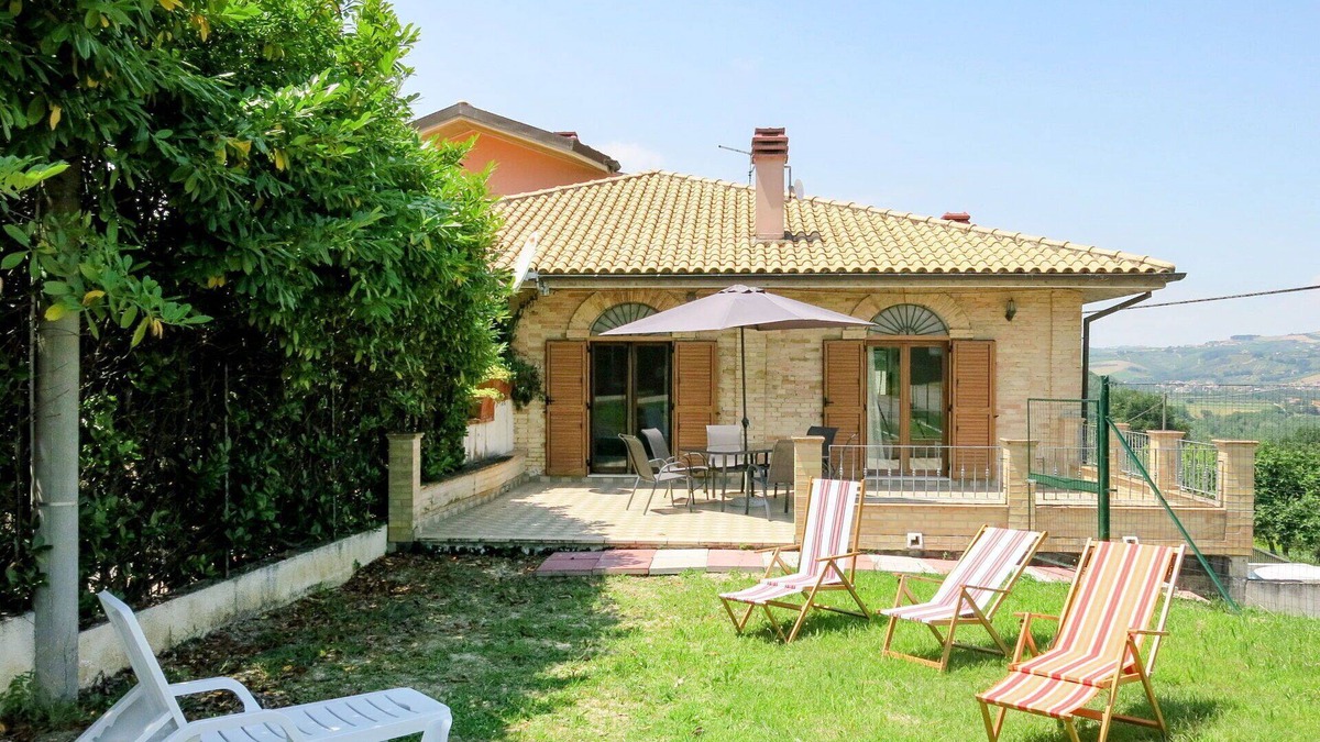 Picciano House | Stunning private villa for 4 people with WIFI, TV, terrace and pets allowed