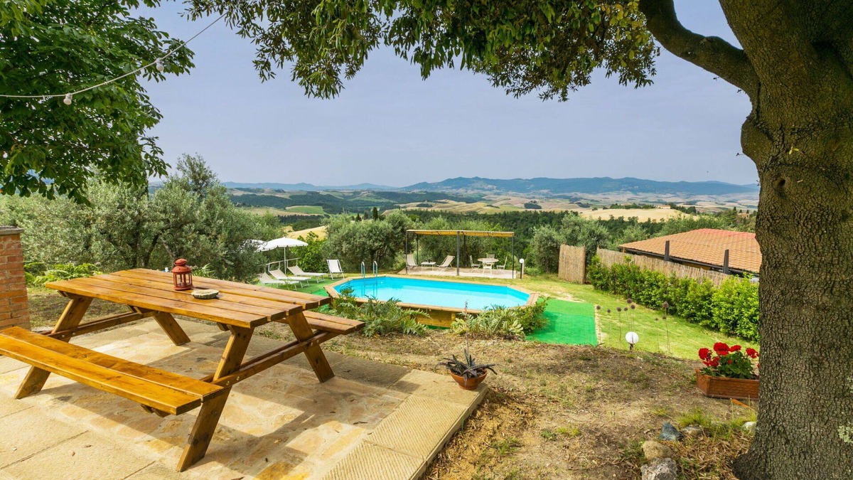 Villamagna House | Stunning private villa with private pool, A/C, WIFI, patio, pets allowed and panoramic view