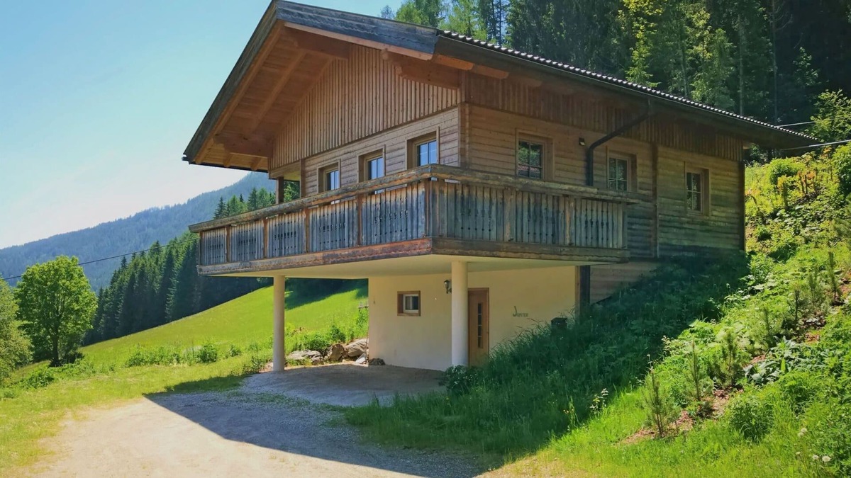 Reichenau House | Stunning private villa with WIFI, TV, balcony, pets allowed, panoramic view and parking