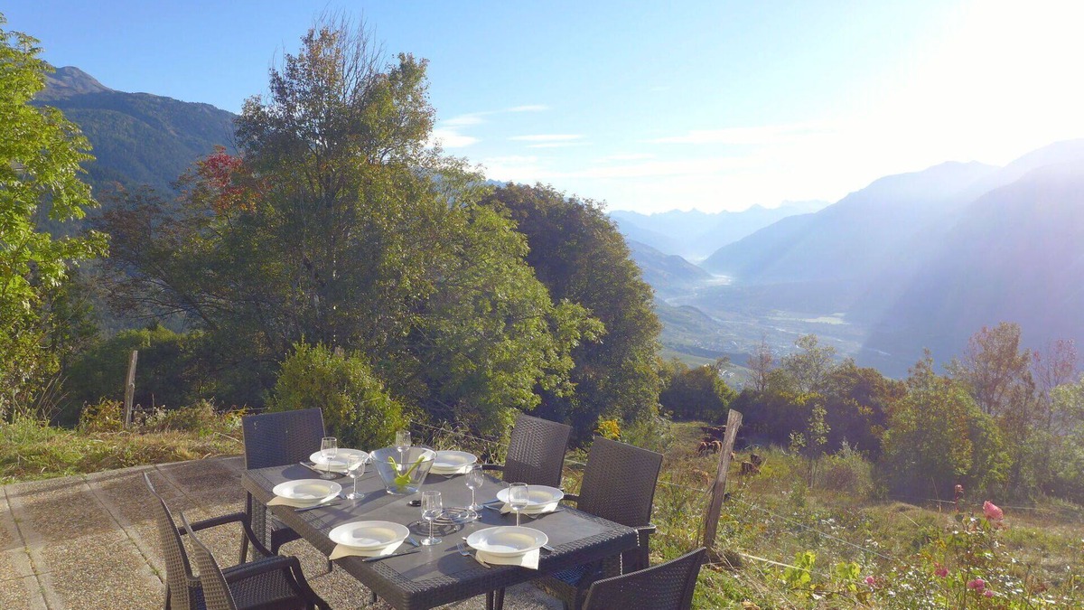 Randogne House | Stunning private villa for 6 guests with WIFI, TV, terrace, pets allowed and panoramic view