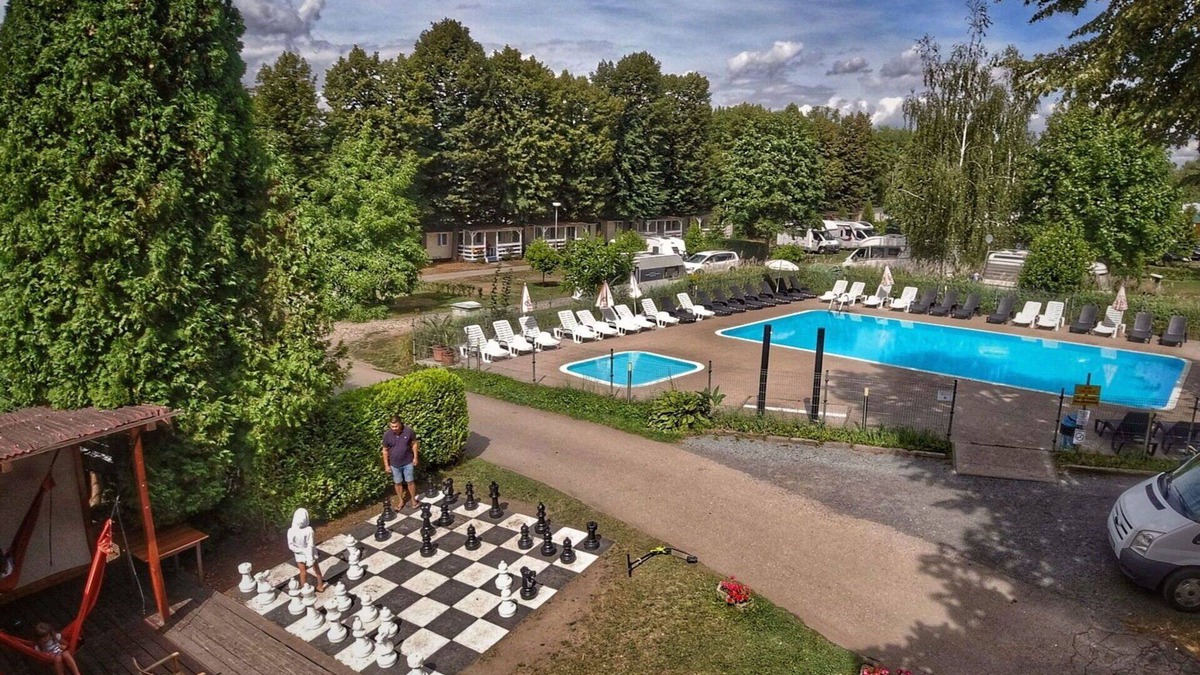 Dolni Pocernice House | Stunning private villa for 5 guests with WIFI, pool, terrace and pets allowed