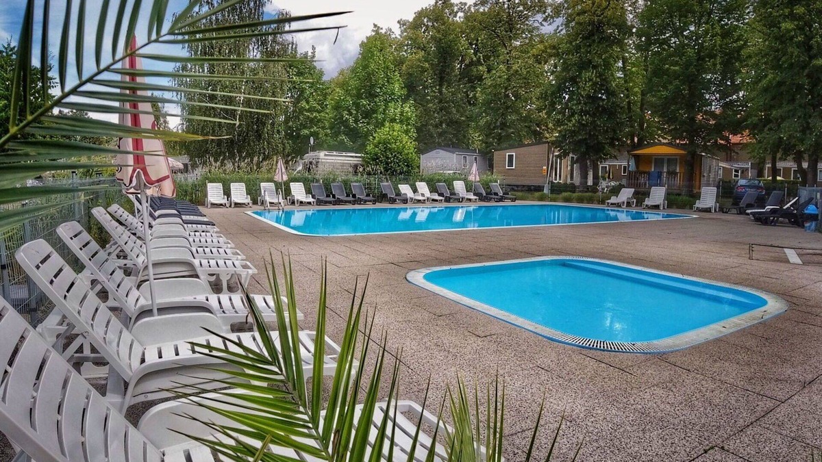 Dolni Pocernice House | Stunning private villa for 4 people with WIFI, pool, terrace and pets allowed