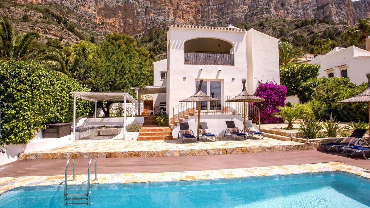Ermita Villa | Stunning private villa for 4 guests with WIFI, private pool, A/C, TV and terrace