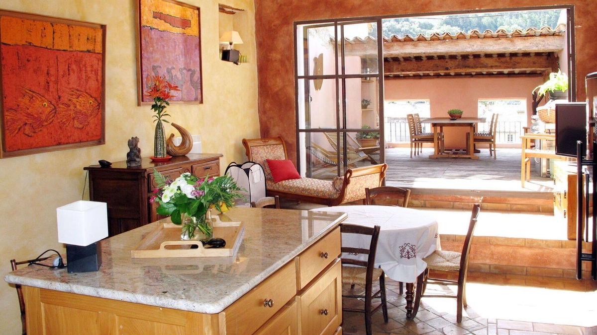 Nyons House | Stunning private villa for 6 people with A/C, WIFI, TV, terrace and pets allowed