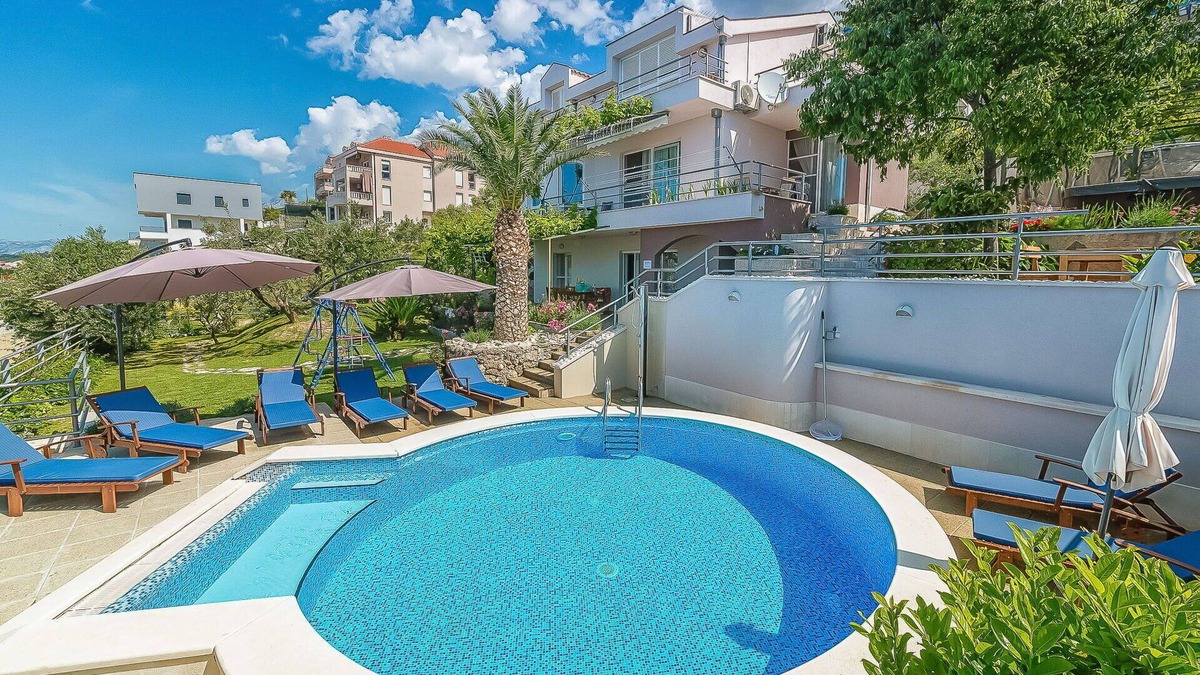 Moca Villa | Stunning private villa for 10 people with hot tub, WIFI, A/C, private pool, TV, terrace and park.