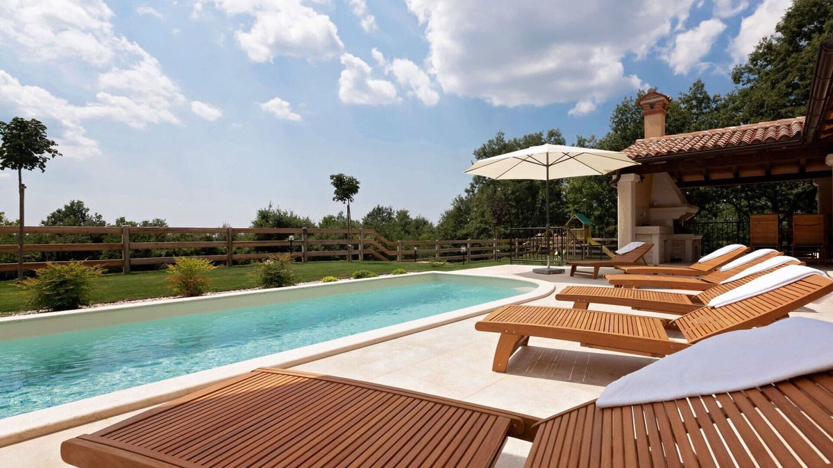 Bazgalji Villa | Stunning private villa for 6 people with private pool, A/C, WIFI, TV, terrace and pets allowed